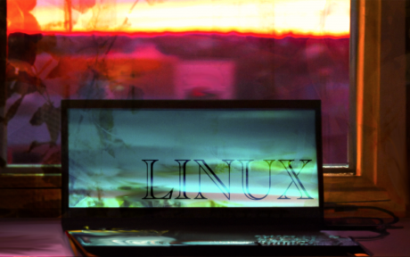 Linux laptop in front of window at sunset – Image by Amber Ankerholz and Pixabay